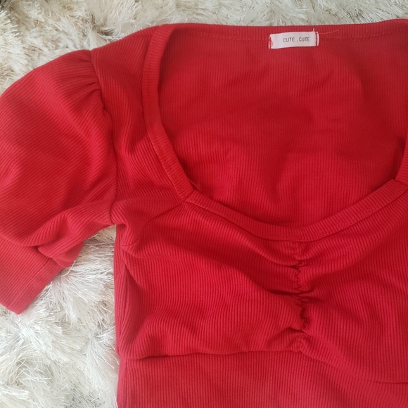 ♥️ red ribbed slight puff sleeve crop top - Picture 3 of 3